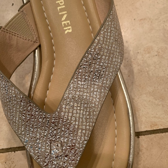 Donald Pliner size 6 sandals - Picture 2 of 3